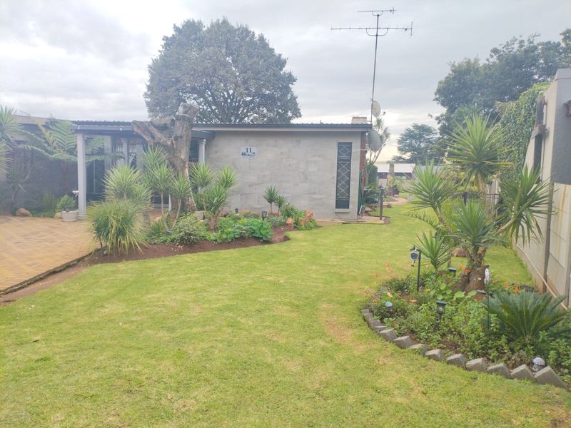 4 Bedroom House for Sale in Strubenvale  - Photo 2
