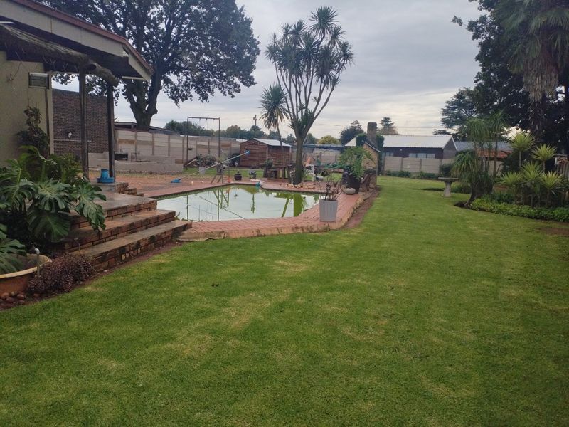 4 Bedroom House for Sale in Strubenvale  - Photo 6