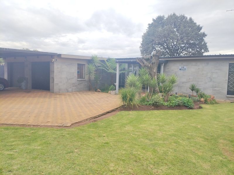 4 Bedroom House for Sale in Strubenvale  - Photo 1