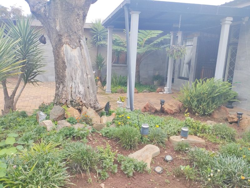 4 Bedroom House for Sale in Strubenvale  - Photo 4