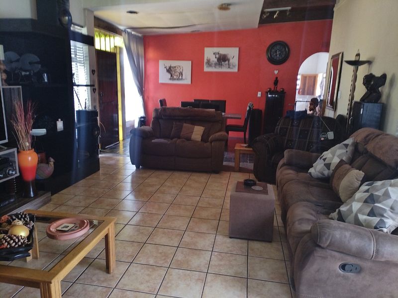 4 Bedroom House for Sale in Strubenvale  - Photo 8