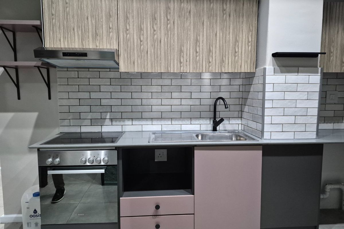 ALL COSTS INCLUDED - 2 BEDROOM RENOVATED APARTMENT IN SANDTON CBD - Photo 4