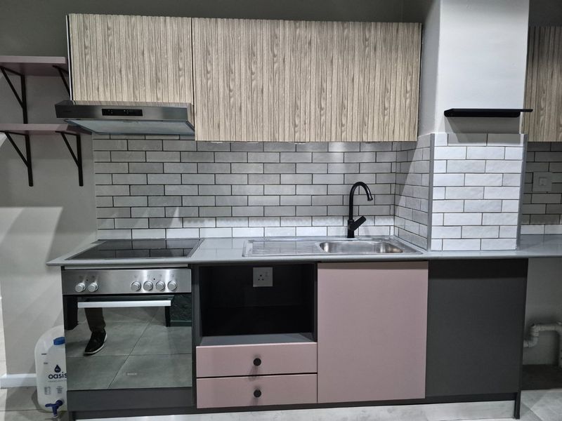 ALL COSTS INCLUDED - 2 BEDROOM RENOVATED APARTMENT IN SANDTON CBD - Photo 4