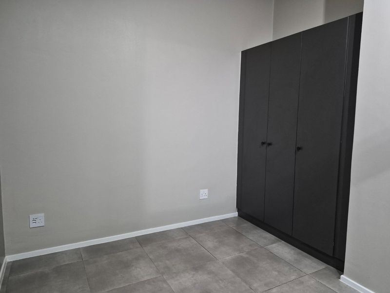 ALL COSTS INCLUDED - 2 BEDROOM RENOVATED APARTMENT IN SANDTON CBD - Photo 9