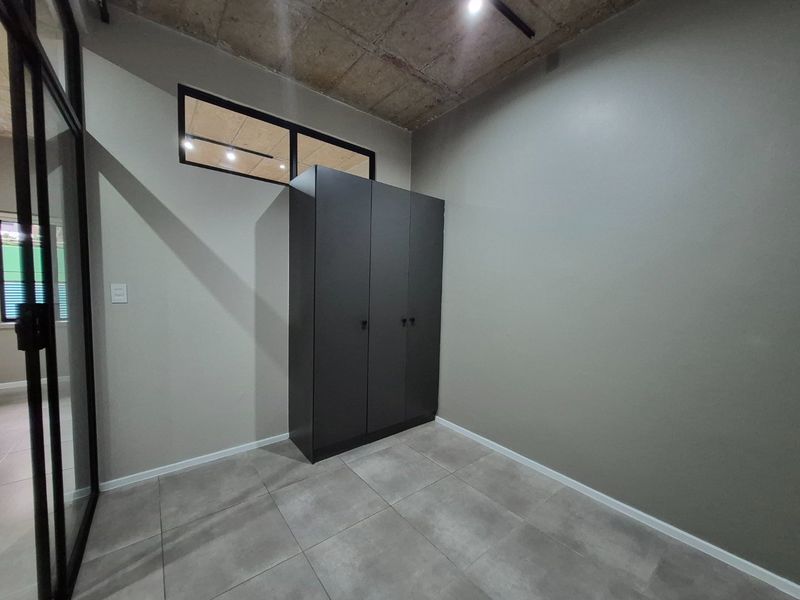 ALL COSTS INCLUDED - 2 BEDROOM RENOVATED APARTMENT IN SANDTON CBD - Photo 8