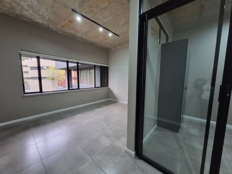 ALL COSTS INCLUDED - 2 BEDROOM RENOVATED APARTMENT IN SANDTON CBD - Photo 7