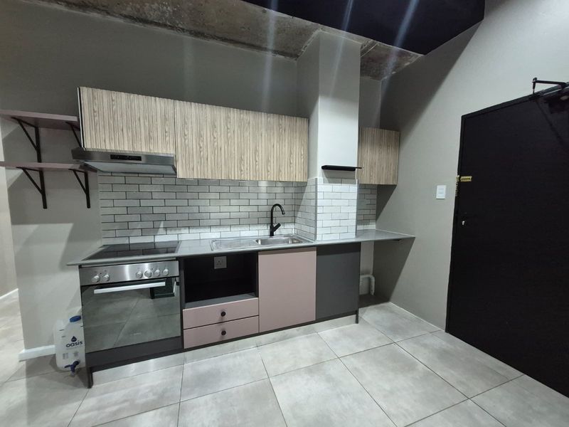 ALL COSTS INCLUDED - 2 BEDROOM RENOVATED APARTMENT IN SANDTON CBD - Photo 10