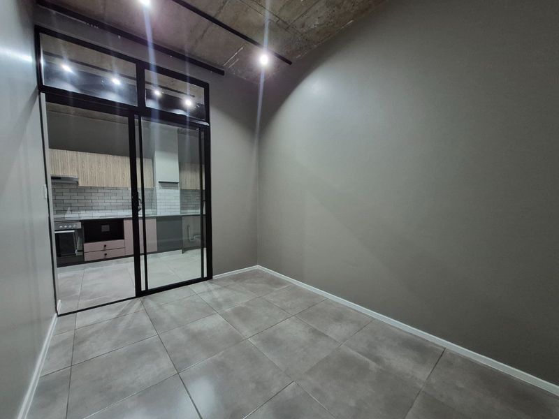 ALL COSTS INCLUDED - 2 BEDROOM RENOVATED APARTMENT IN SANDTON CBD - Photo 6