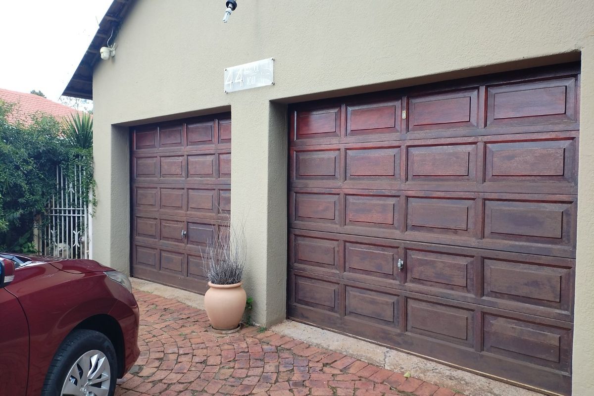 3 Bedroom House for sale in Edelweiss  - Photo 2
