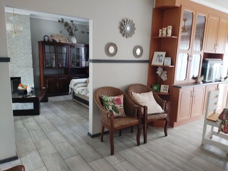 3 Bedroom House for sale in Edelweiss  - Photo 5