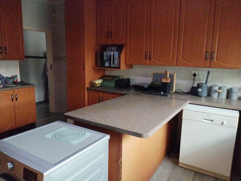3 Bedroom House for sale in Edelweiss  - Photo 8