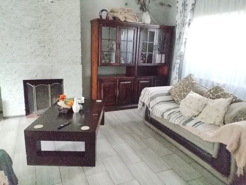 3 Bedroom House for sale in Edelweiss  - Photo 3