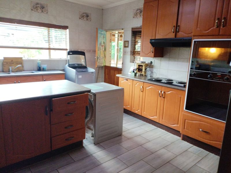 3 Bedroom House for sale in Edelweiss  - Photo 7