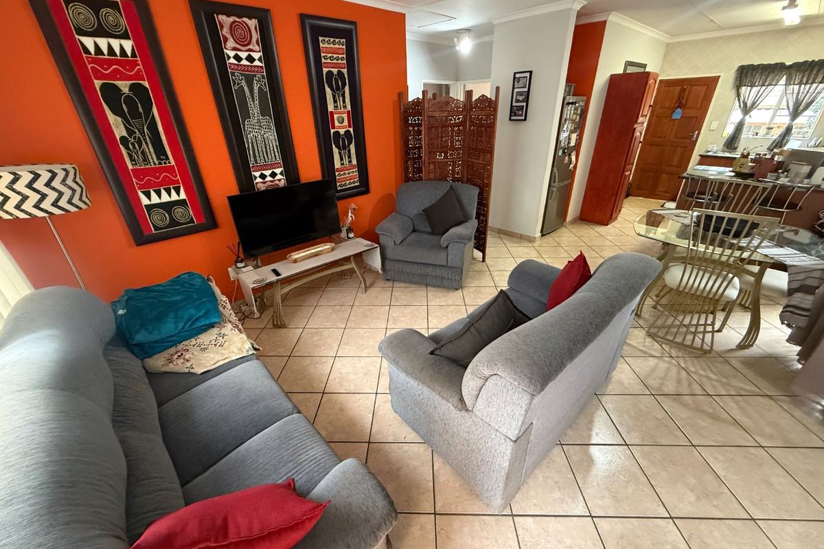 Secure Low Maintenance Townhouse! - Photo 4