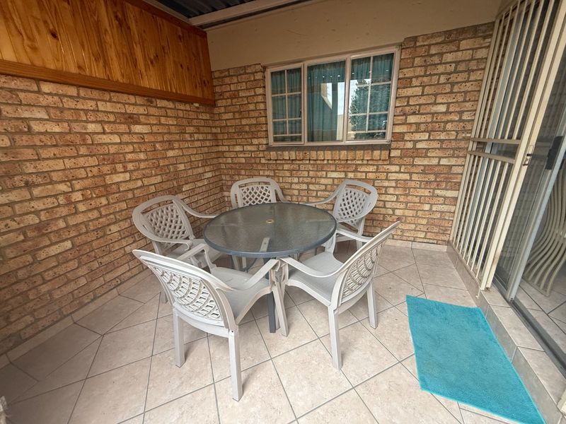 Secure Low Maintenance Townhouse! - Photo 9