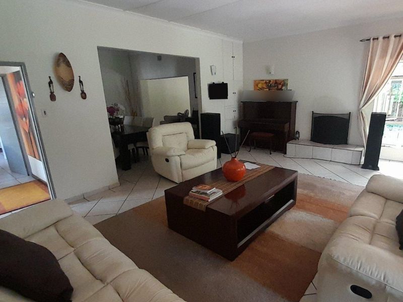 5 Bedroom Family Home on 4015 square meters in Ferndale - Photo 3