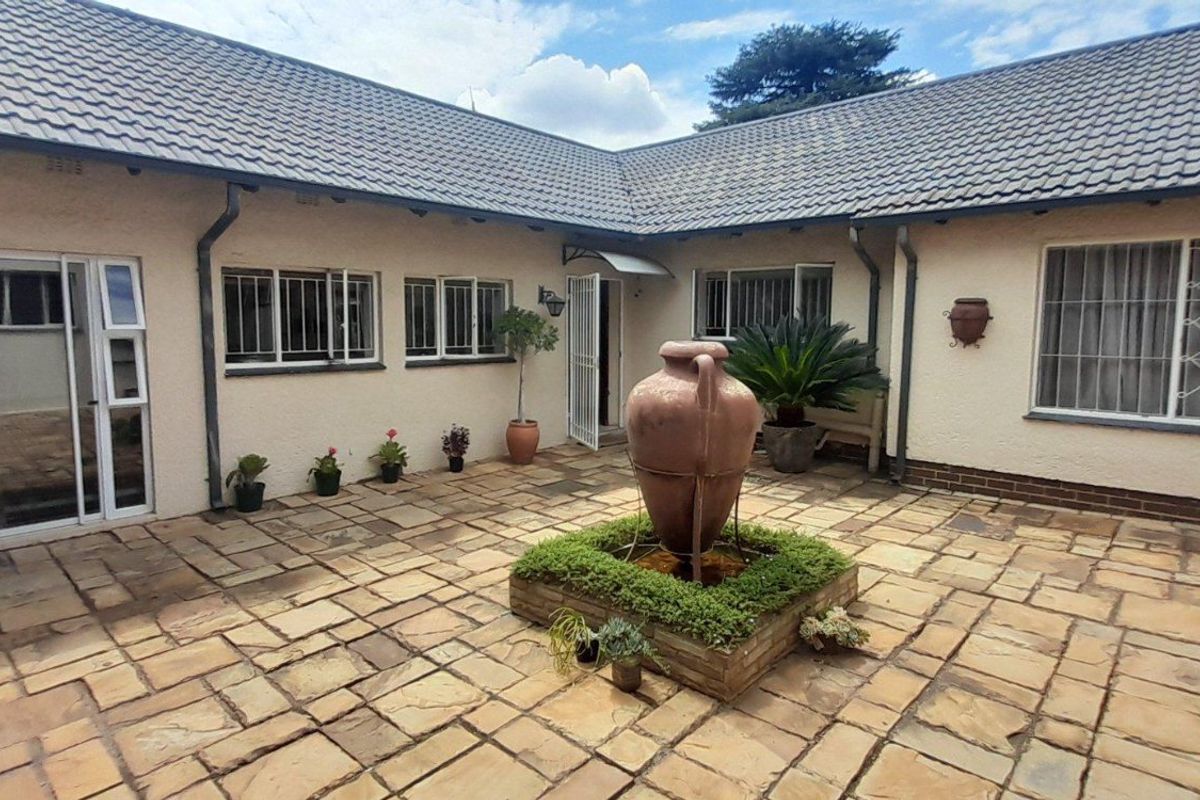 5 Bedroom Family Home on 4015 square meters in Ferndale - Photo 2