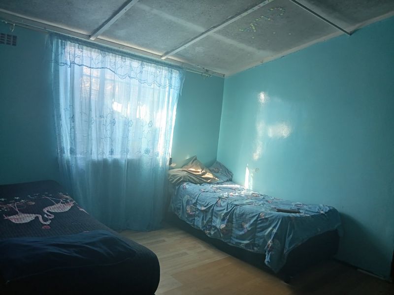 3-bedroom house for sale in Valhalla Park - Photo 8