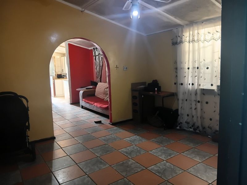 3-bedroom house for sale in Valhalla Park - Photo 6