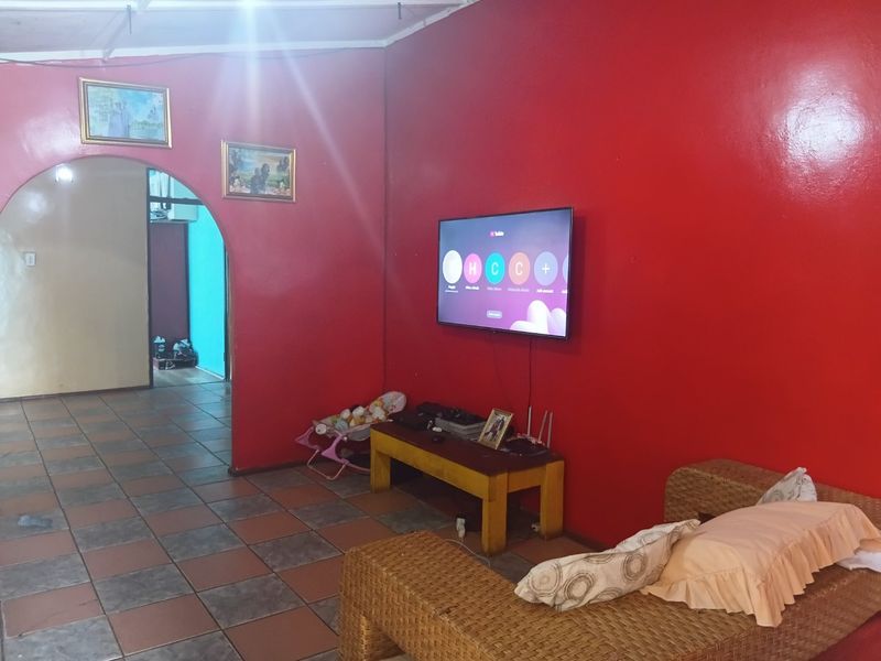 3-bedroom house for sale in Valhalla Park - Photo 4