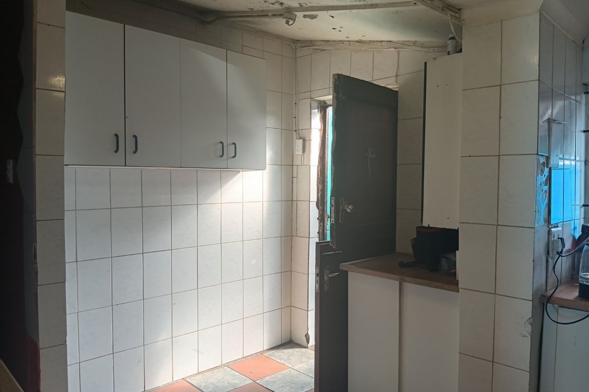 3-bedroom house for sale in Valhalla Park - Photo 3