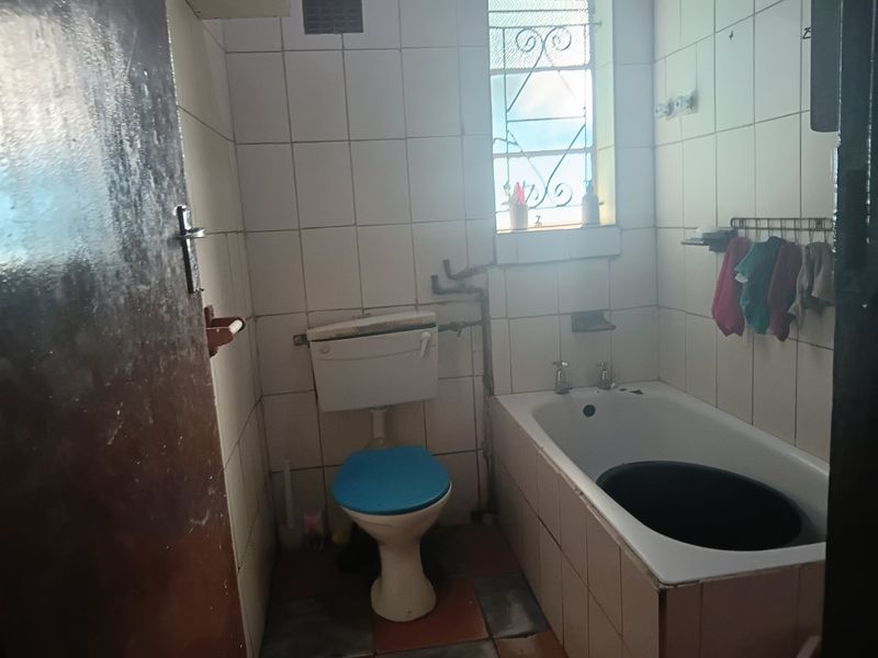 3-bedroom house for sale in Valhalla Park - Photo 7