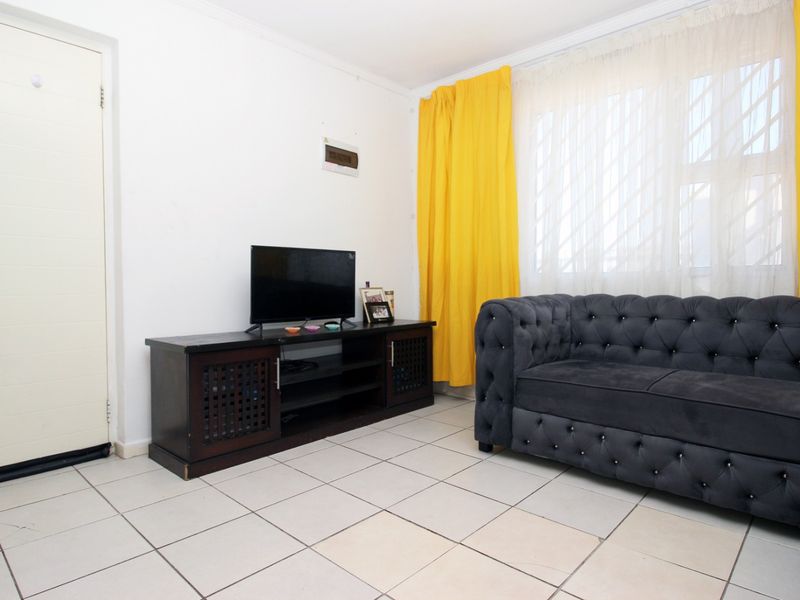 3 Bed Apartment in Delro Park for Sale - Photo 10