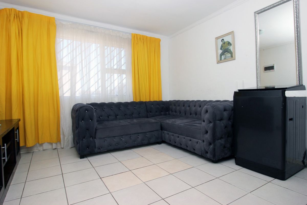 3 Bed Apartment in Delro Park for Sale - Photo 4