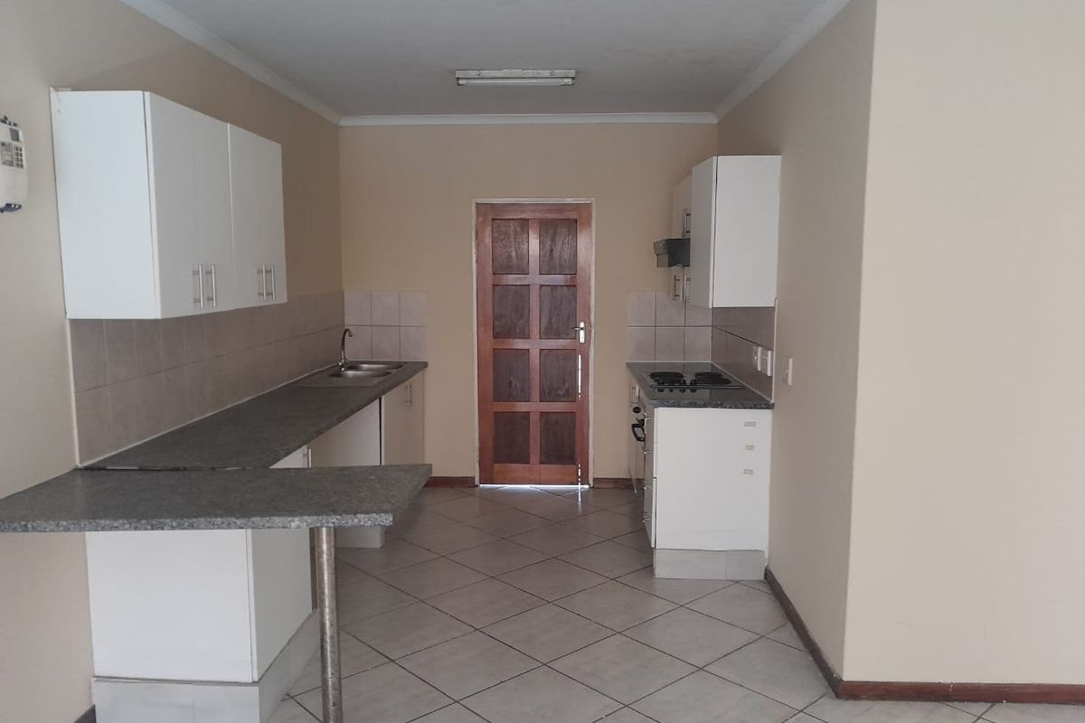 2 Bedroom Ground Floor Apartment for Sale in Villa Mia, Rynfield - Photo 5