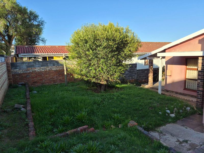 3 bedroom house for sale in KwaMagxaki - Photo 2