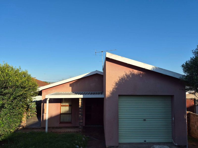 3 bedroom house for sale in KwaMagxaki - Photo 4