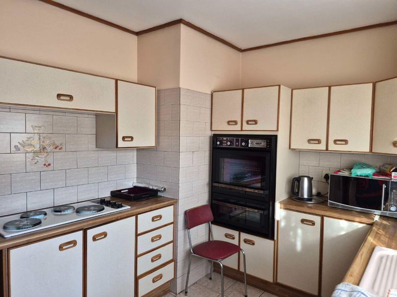 3 bedroom house for sale in KwaMagxaki - Photo 5