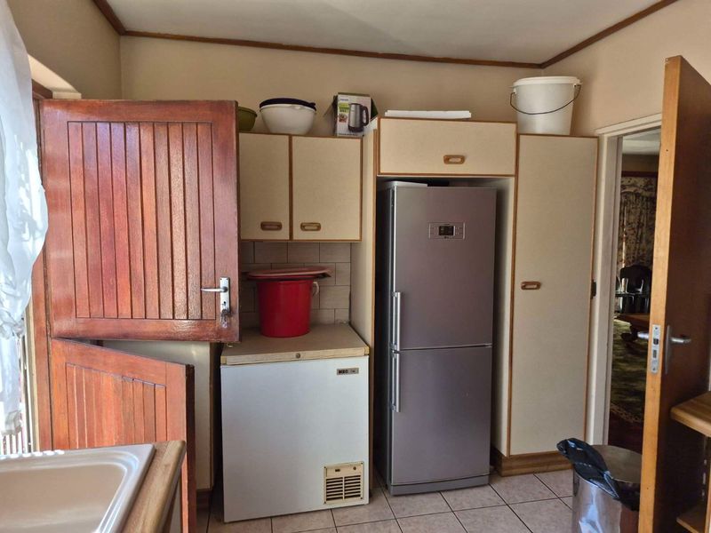3 bedroom house for sale in KwaMagxaki - Photo 8