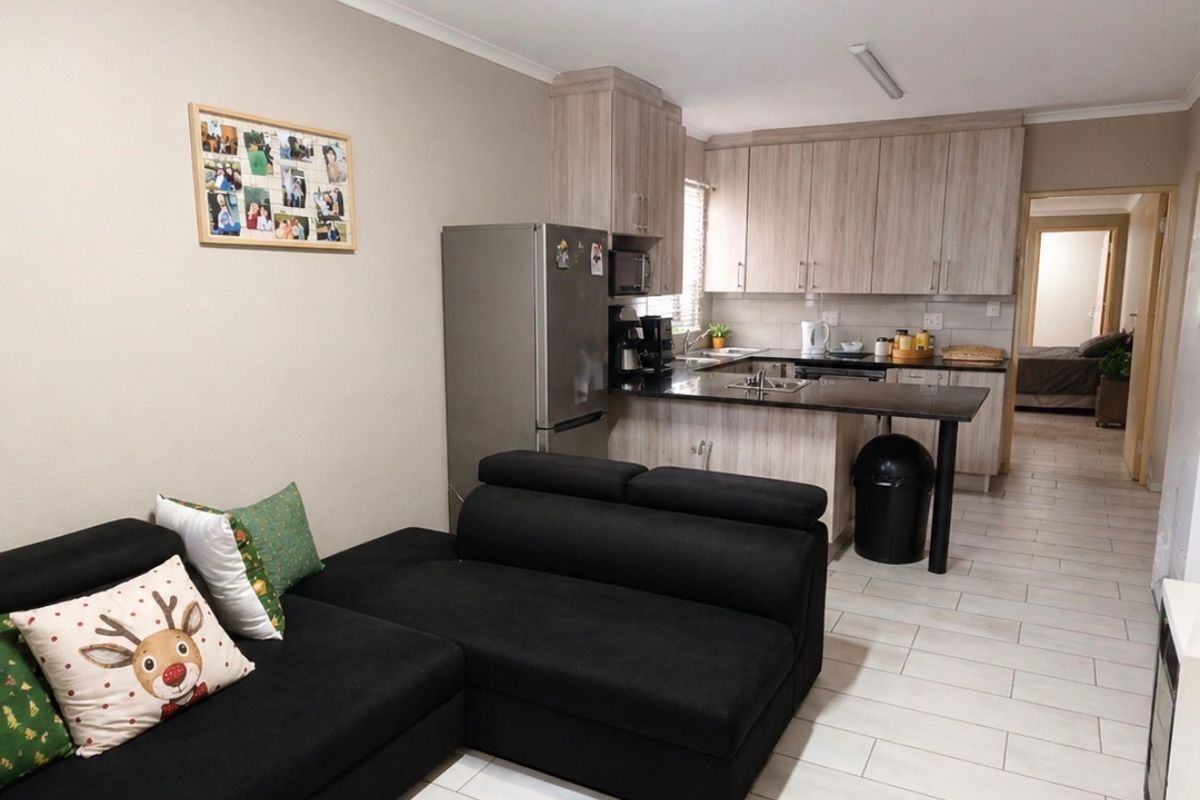 Charming 2-Bedroom Apartment To Rent   Looking for a comfortable and secure place to call home? This lovely 2-bedroom apartment offers everything you need for relaxed and convenient living.  Property Features: 2 well-sized bedrooms   neat bathroom   Spacious kitchen   Cozy lounge area   Safe and secure parking    Pet-Friendly – because your furry friends matter too!  Situated in a very safe and secure environment, giving you peace of mind.  Prime Location: Close to schools   Conveniently located near Oakfields Weekampay   Easy access to main routes and amenities    This apartment is perfect for small families, couples, or working professionals looking for a neat and secure space in a great area.  Don’t miss out—contact today to arrange a viewing! - Photo 4