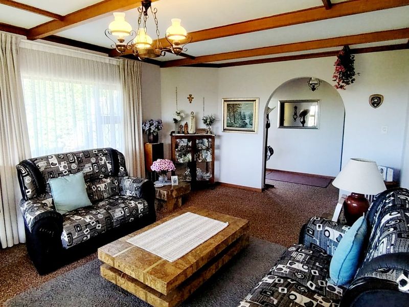 5 Bedroom House in Vincent Heights - Photo 5