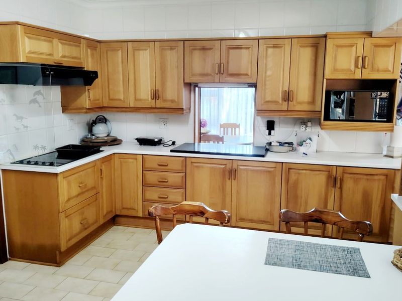 5 Bedroom House in Vincent Heights - Photo 3