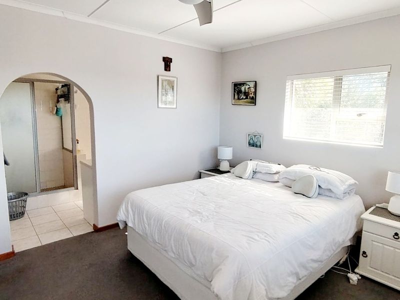 5 Bedroom House in Vincent Heights - Photo 4