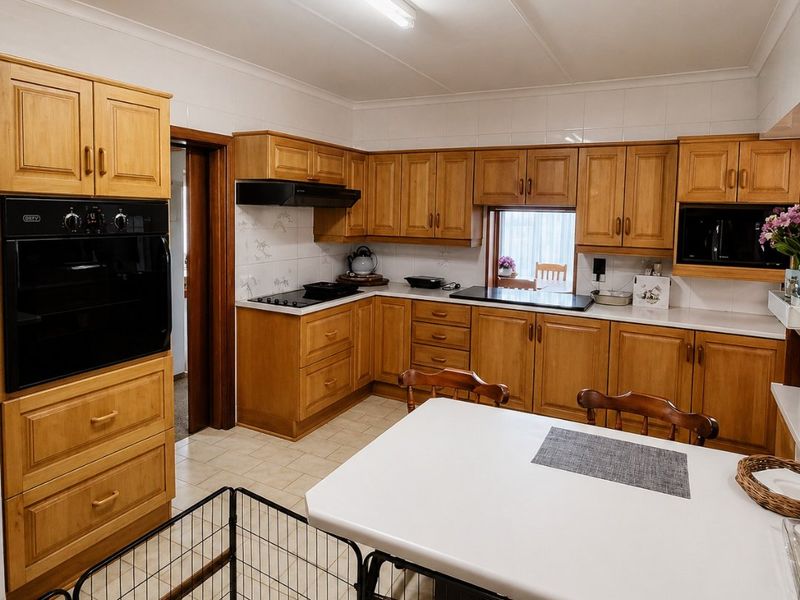 5 Bedroom House in Vincent Heights - Photo 9