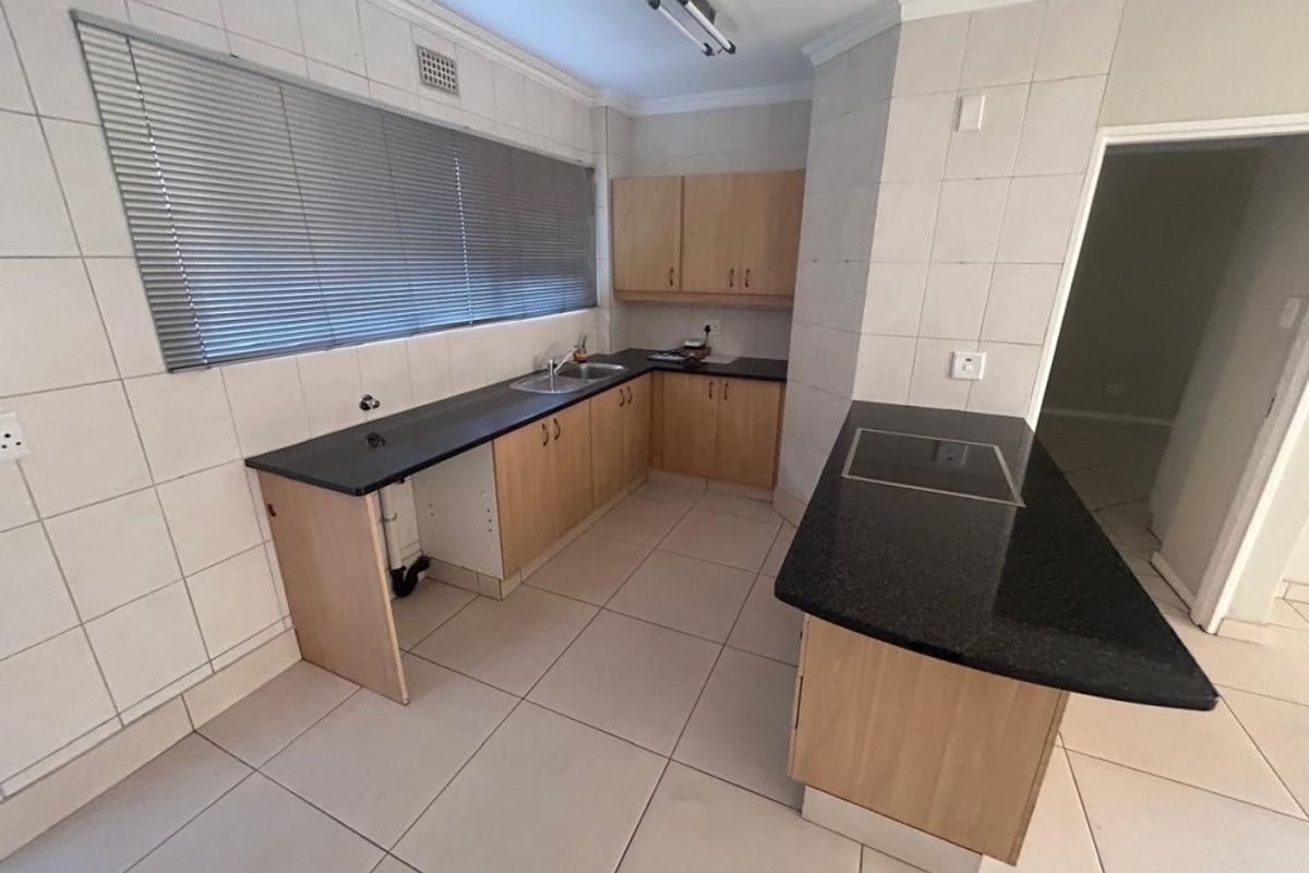 Chic 1 Bed Townhouse in Bedfordview - Photo 3