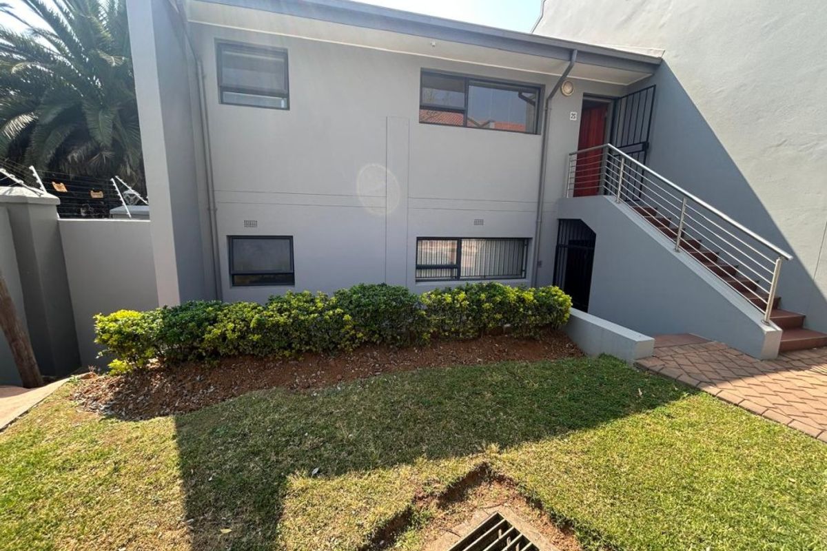 Chic 1 Bed Townhouse in Bedfordview - Photo 2