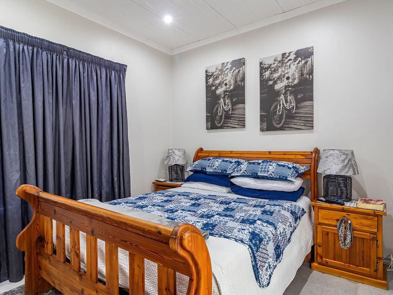 Beautiful Coastal Townhouse with low maintenance garden - Photo 9