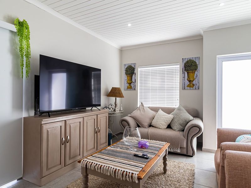 Beautiful Coastal Townhouse with low maintenance garden - Photo 5