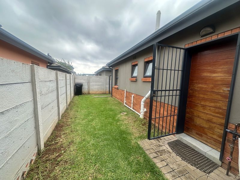 3 Bedroom House for Sale in Leopard's Rest Security Estate - Photo 10