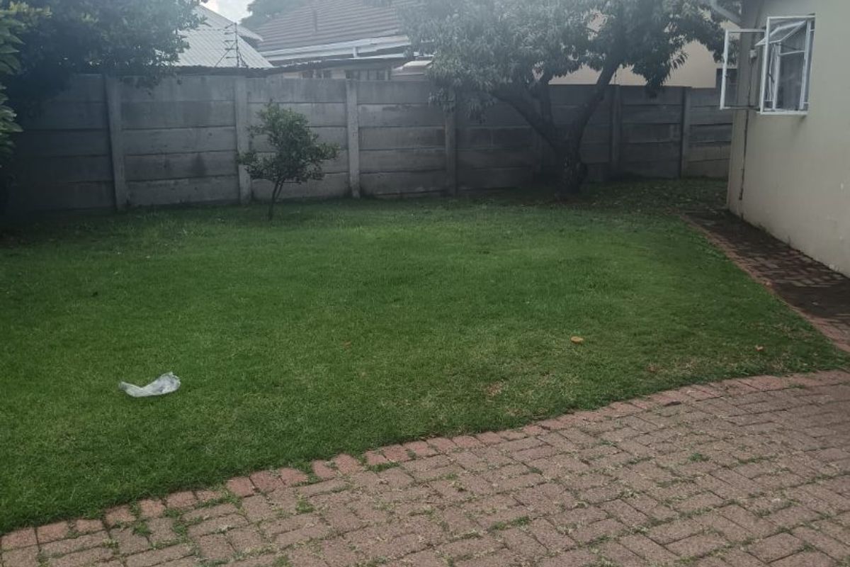 A very spacious yard turn it into your dreams - Photo 4
