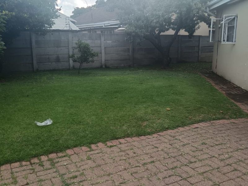 A very spacious yard turn it into your dreams - Photo 4