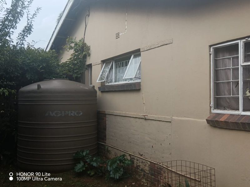 A very spacious yard turn it into your dreams - Photo 6