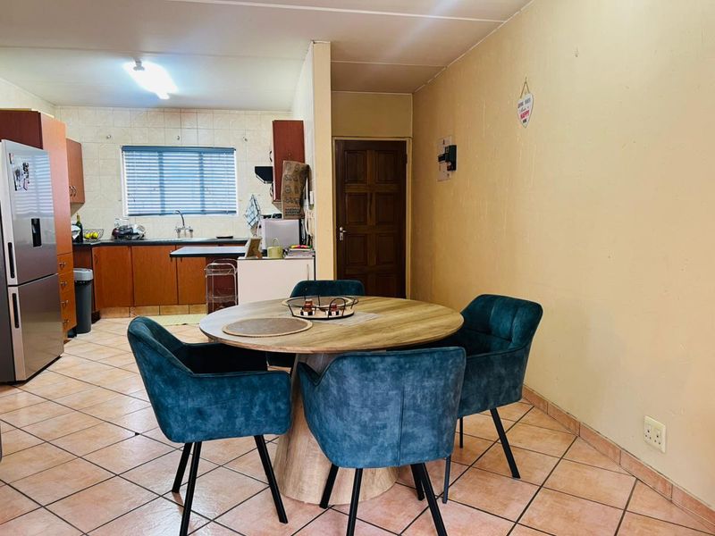 3 Bedroom Ground Floor Unit To Let - Photo 5