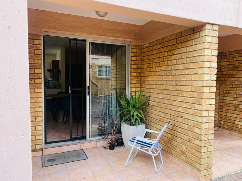 3 Bedroom Ground Floor Unit To Let - Photo 9