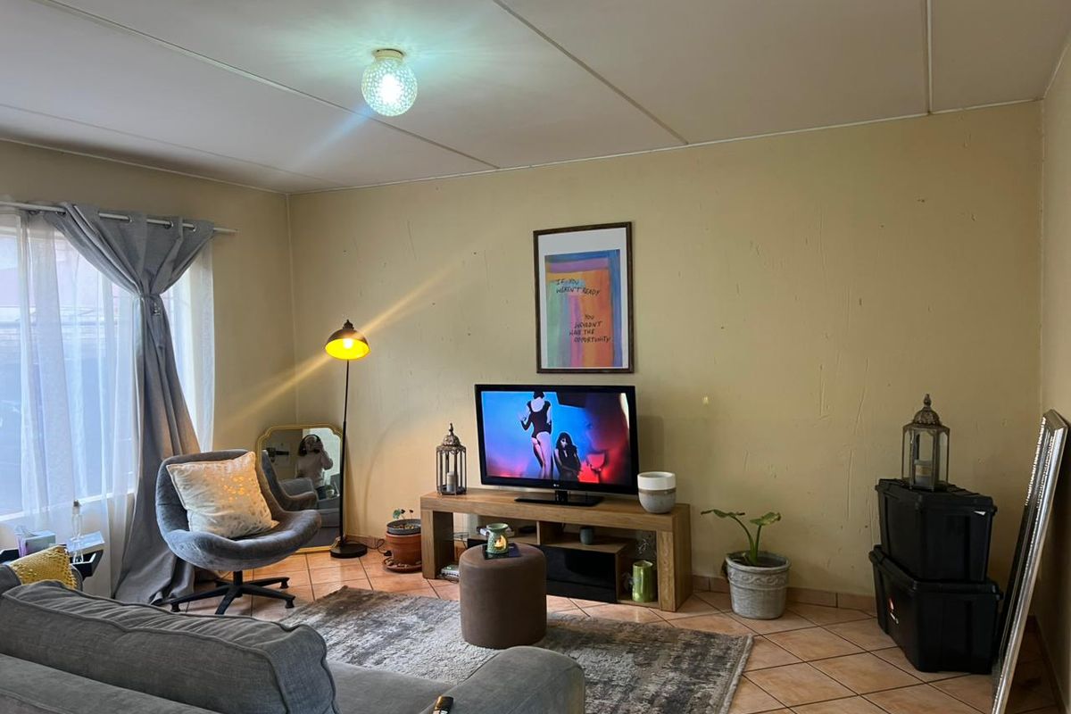 3 Bedroom Ground Floor Unit To Let - Photo 3