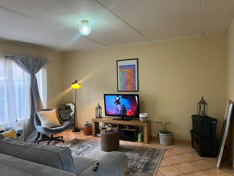 3 Bedroom Ground Floor Unit To Let - Photo 3